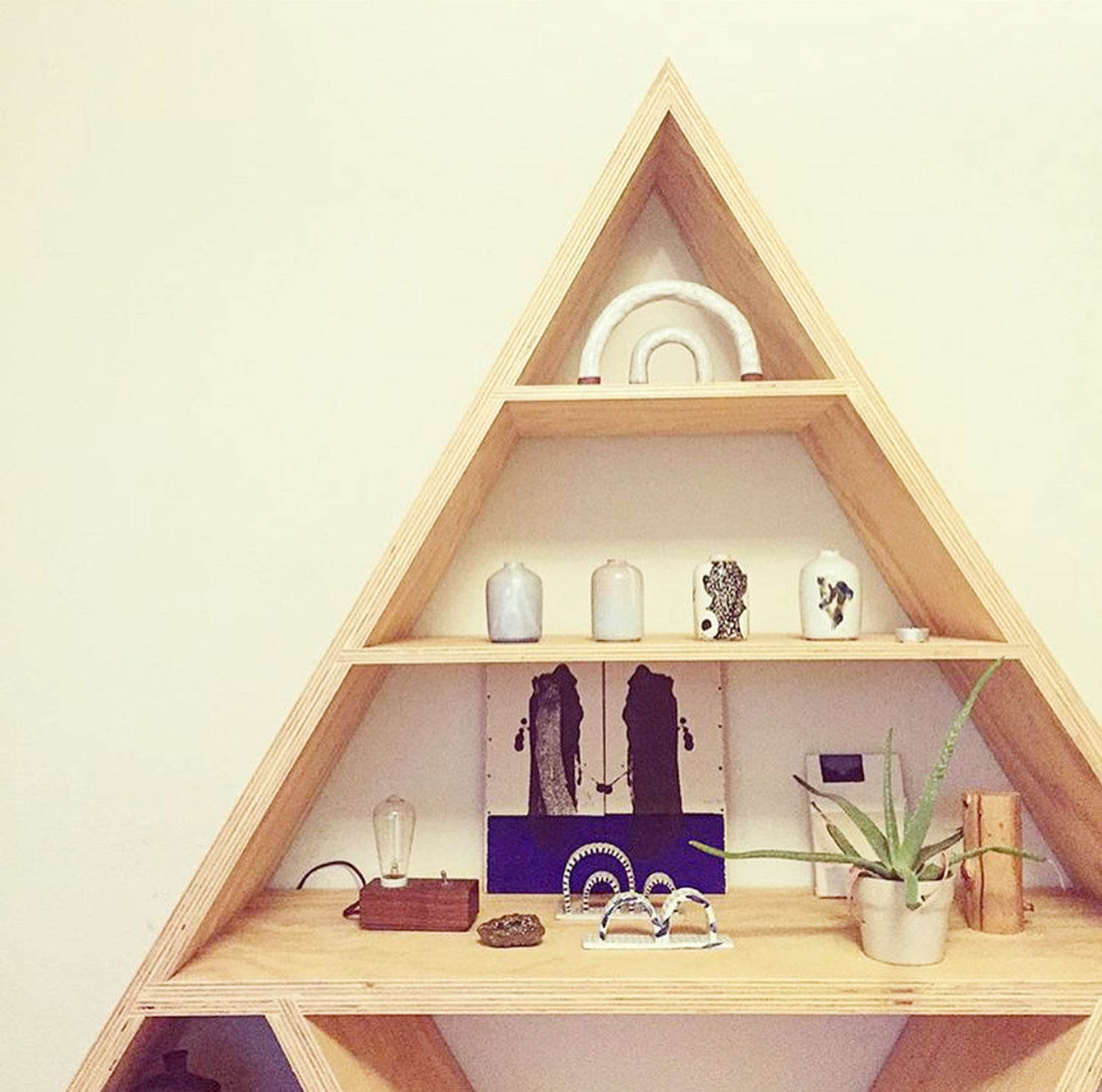AB triangle shelf #3, 2010